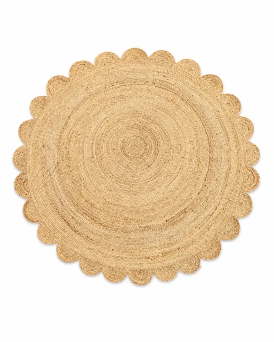 Natural Jute Rug with Scalloped Edge