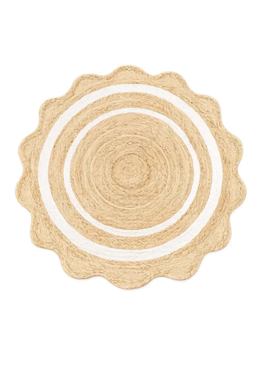 Petal Edge Jute Rug with White Spiral