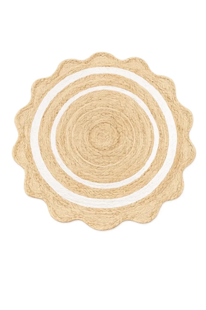 Petal Edge Jute Rug with White Spiral